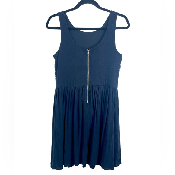 Boho Top, Medium, Embroidered, Black & White, Flowy Flare - Picture 4 of 9